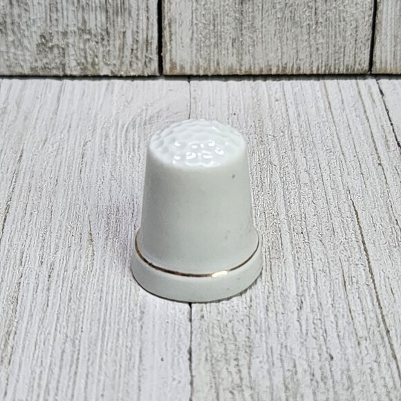 Vintage Porcelain Thimble Bird Design White Collectible 1.5'' Tall - Picture 4 of 5